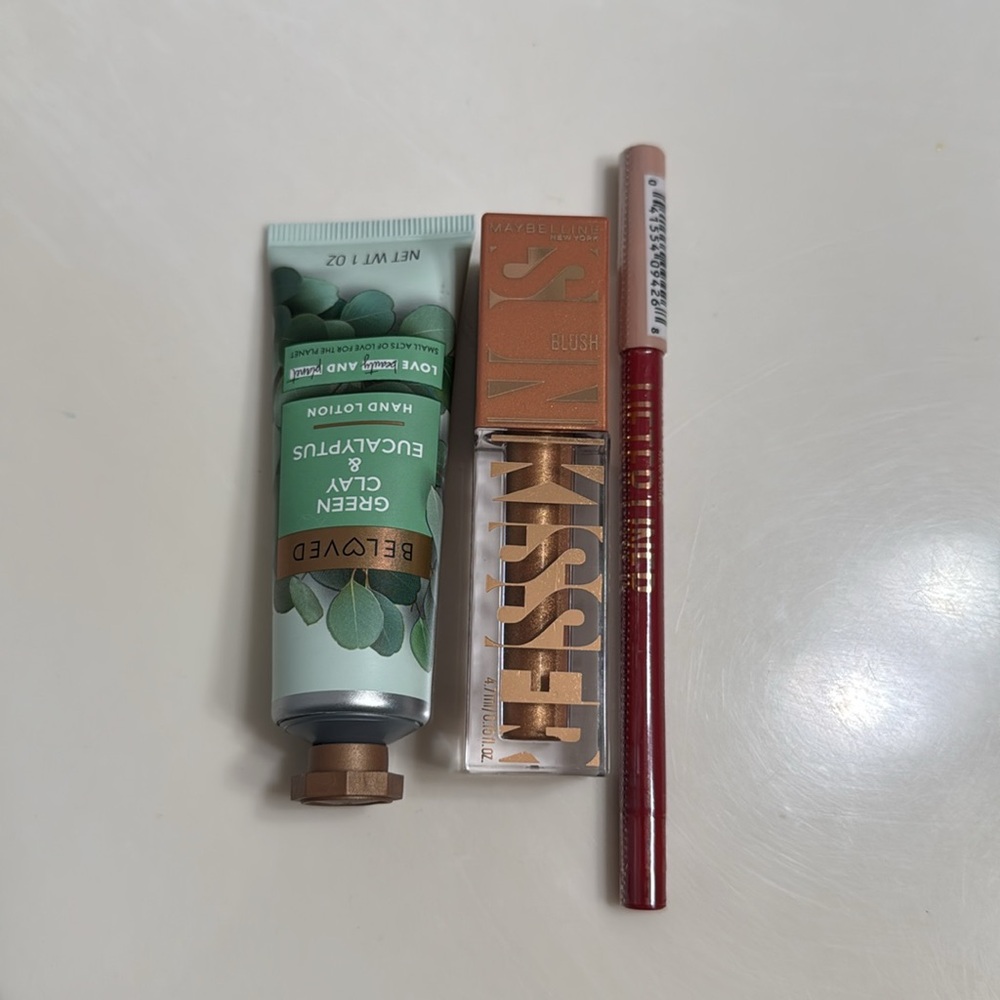 Toiletry Bags + Goodies!!! - Picture 2 of 11